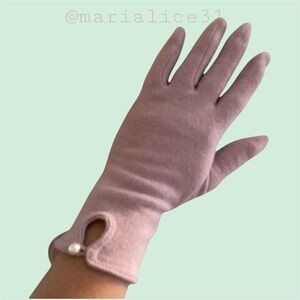 NWT•Banana Republic Lavender Gloves with Pearl Accent. OS/ Small. NWT!